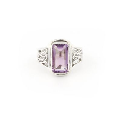 Amethyst Ring With Leaf Design